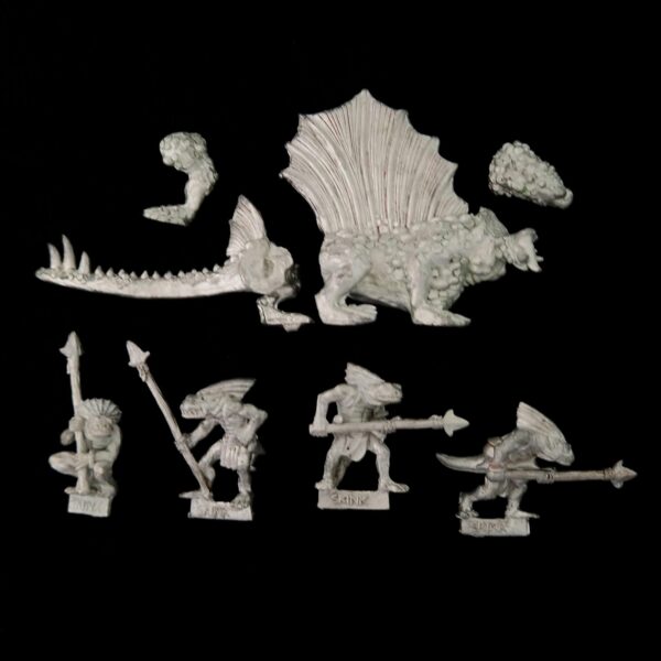 A photo of a Lizardmen Salamander and Skink Runners Warhammer miniature