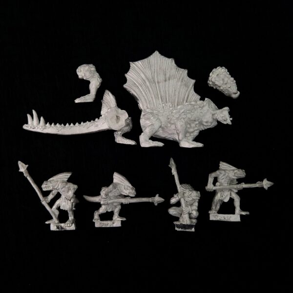 A photo of a Lizardmen Salamander and Skink Runners Warhammer miniature