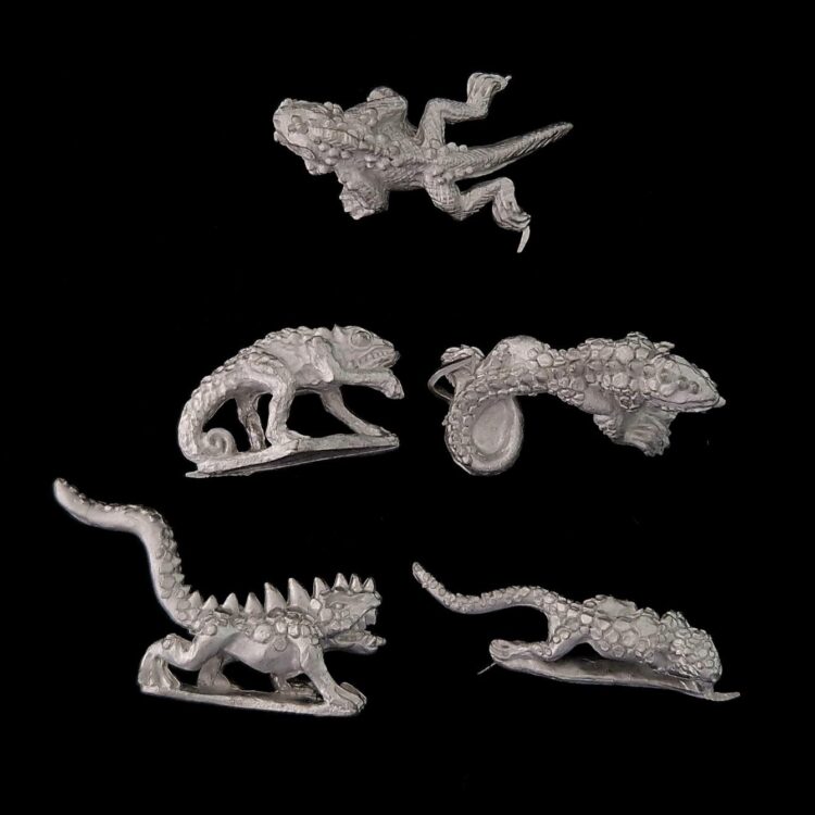 A photo of a Lizardmen Lizard Swarm Warhammer miniature