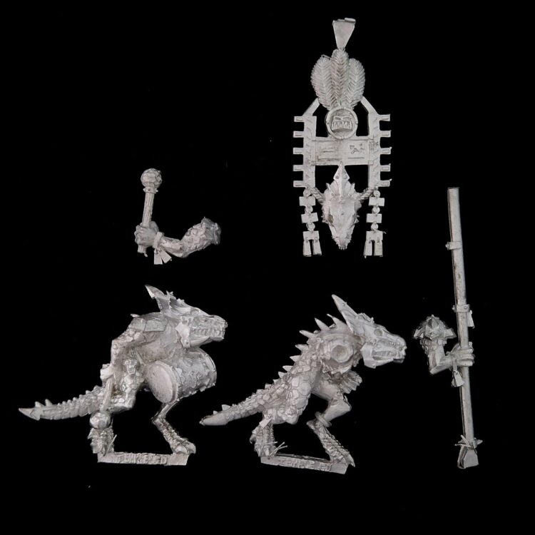 A photo of Lizardmen Saurus Warriors Command Warhammer miniatures