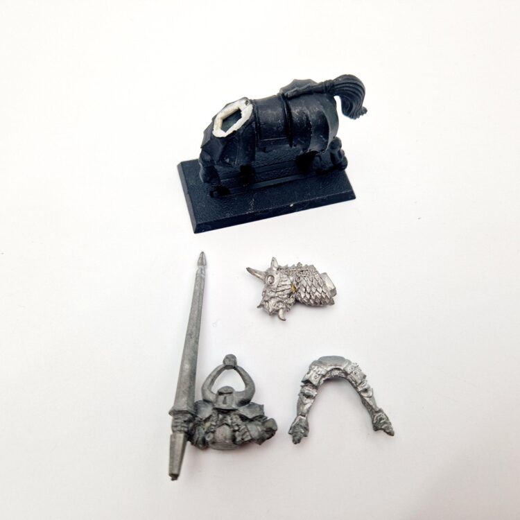 A photo of a Chaos Warriors Knight Warhammer miniature