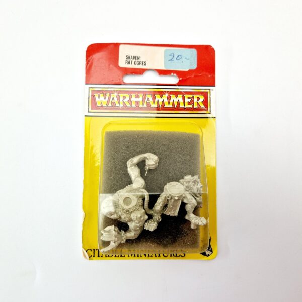 A photo of a Skaven Rat Ogre Warhammer miniature