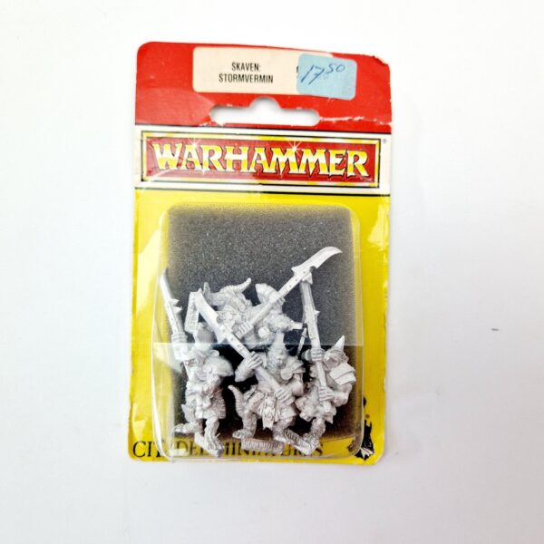 A photo of Skaven Stormvermin Warhammer miniatures
