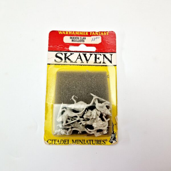 A photo of Skaven Packmaster and Giant Rats Warhammer miniatures