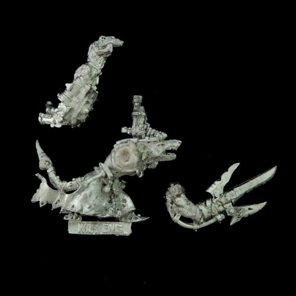 A photo of a Skaven Warlock Engineer Warhammer miniature