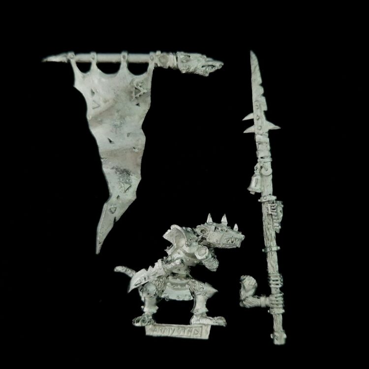 A photo of a Skaven Battle Standard Bearer Warhammer miniature