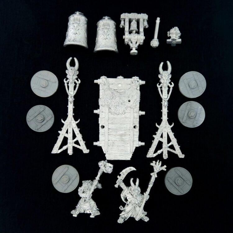A photo of a Skaven Screaming Bell Warhammer miniature