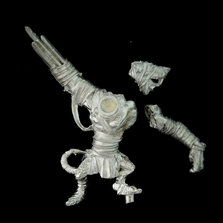 A photo of a Skaven Rat Ogre Warhammer miniature