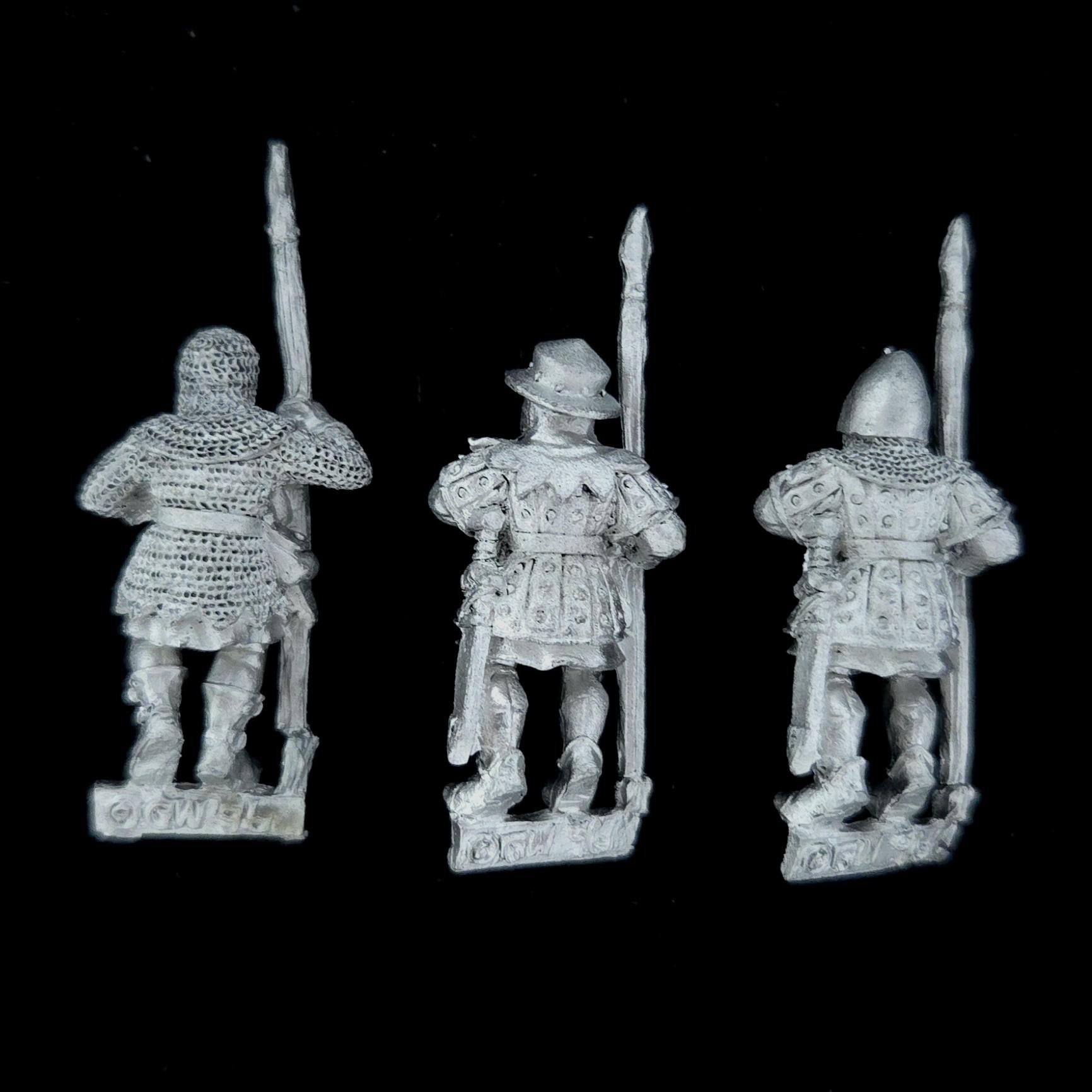 A photo of a Bretonnia Men at Arms with Spears Warhammer miniatures