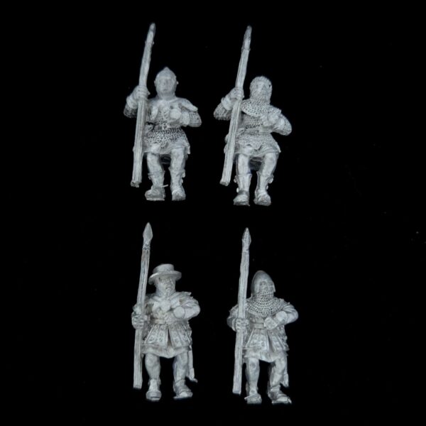 A photo of a Bretonnia Men at Arms with Spears Warhammer miniatures