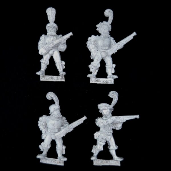 A photo of The Empire Imperial Hand Gunners Warhammer miniatures