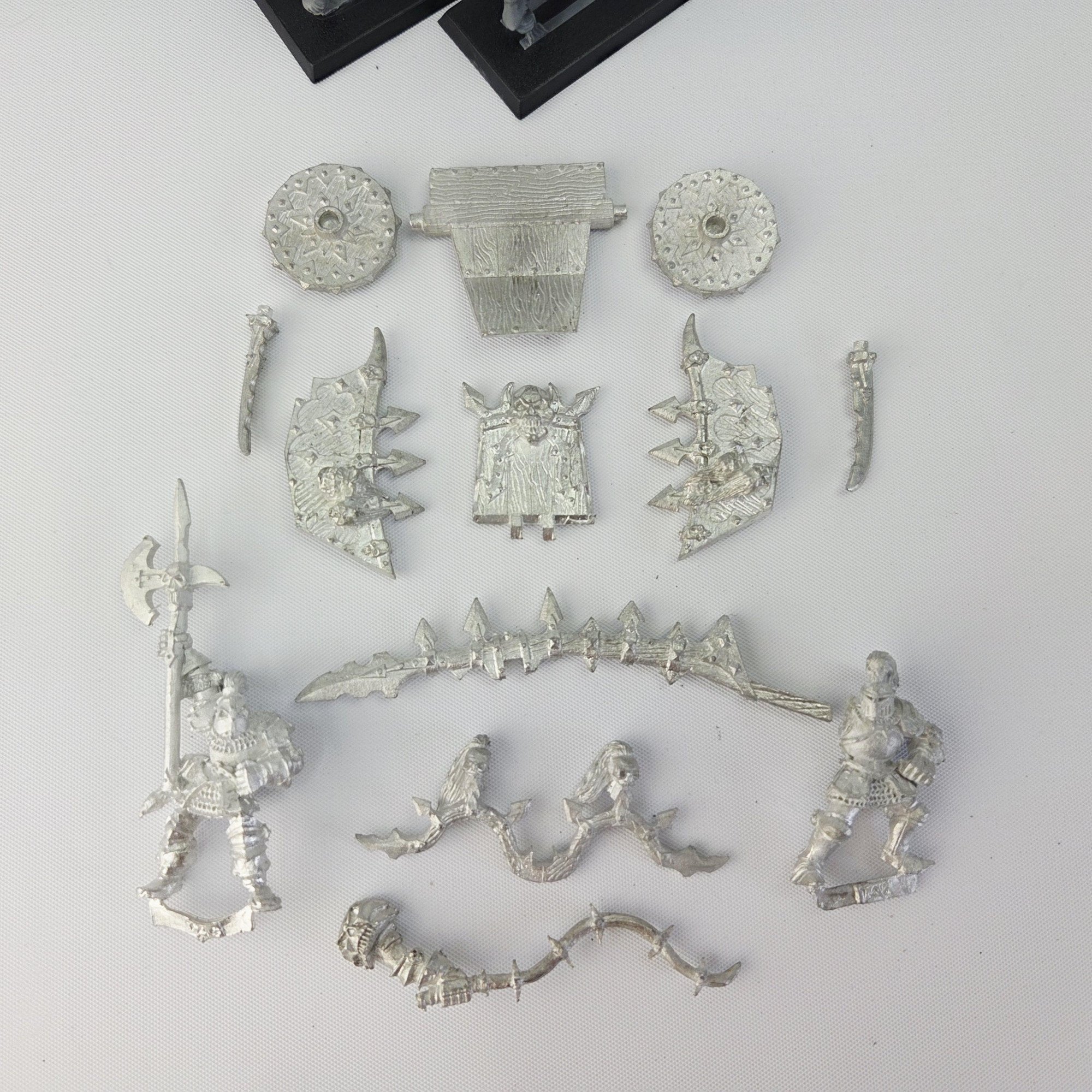 A photo of a Chaos Warriors Chariot Warhammer miniature
