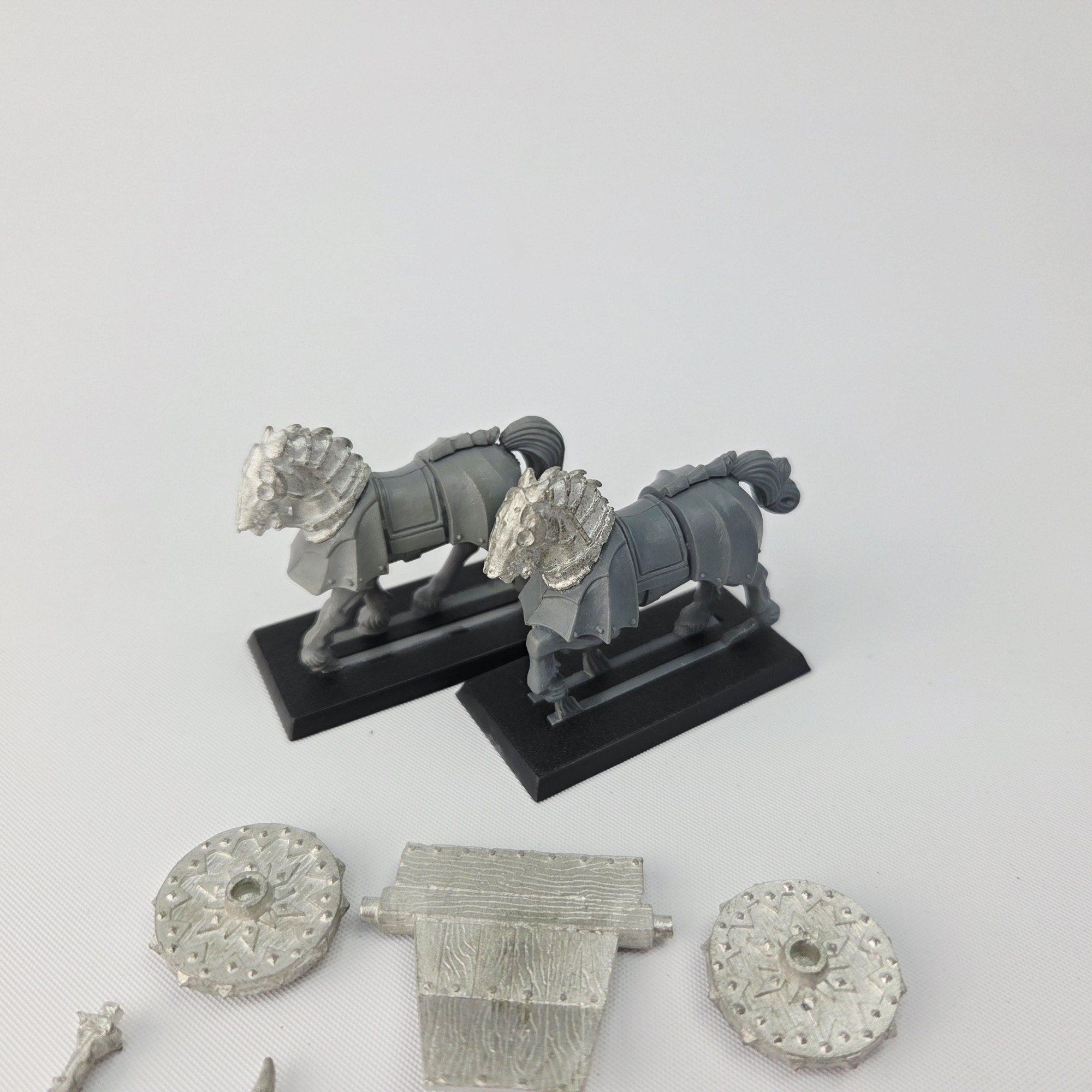 A photo of a Chaos Warriors Chariot Warhammer miniature