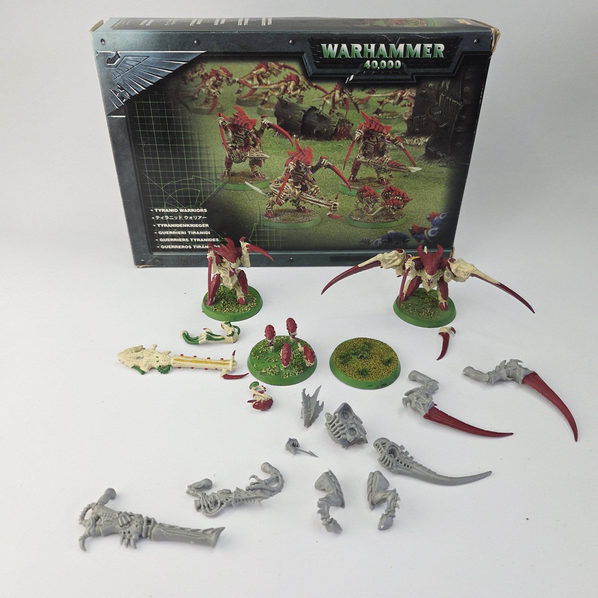 A photo of Tyranid Warriors Warhammer miniatures