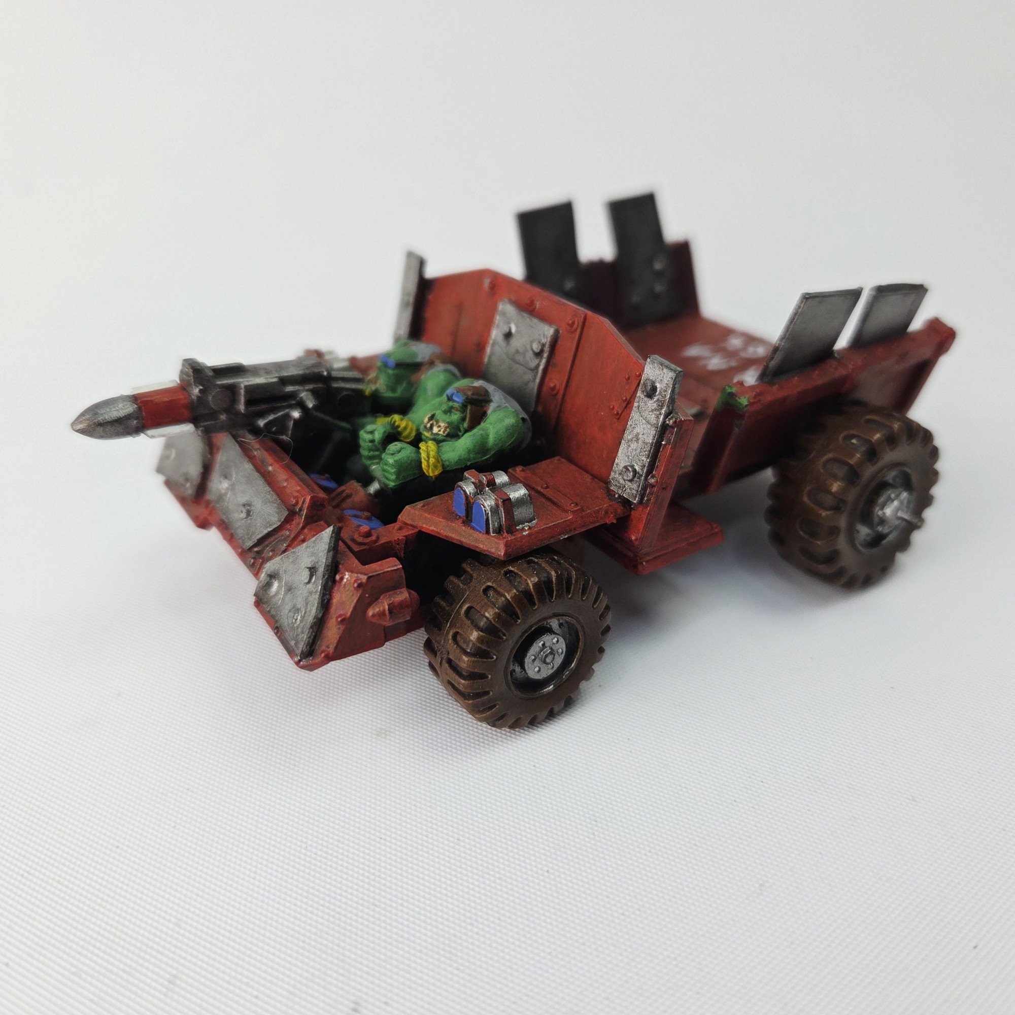 A photo of a Ork War Trukk Warhammer miniature